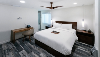 Modern Palm Springs wellness resort bedroom for a relaxing 5-night retreat stay